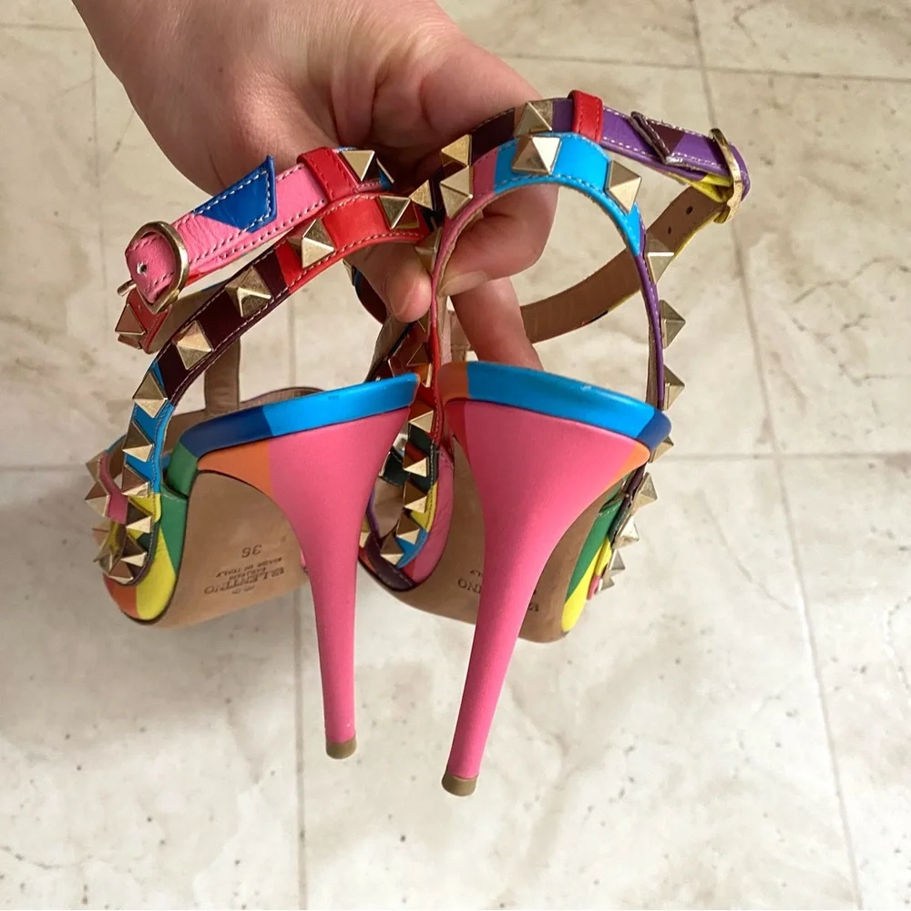 $1195 Valentino Garavani 1973 Rockstud Rainbow Chevron Pointed Toe Pumps Heels 6